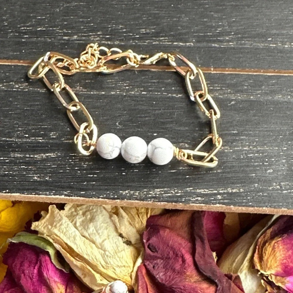 White howlite gold chunky curb link chain adjustable handmade bracelet - Picture 3 of 7